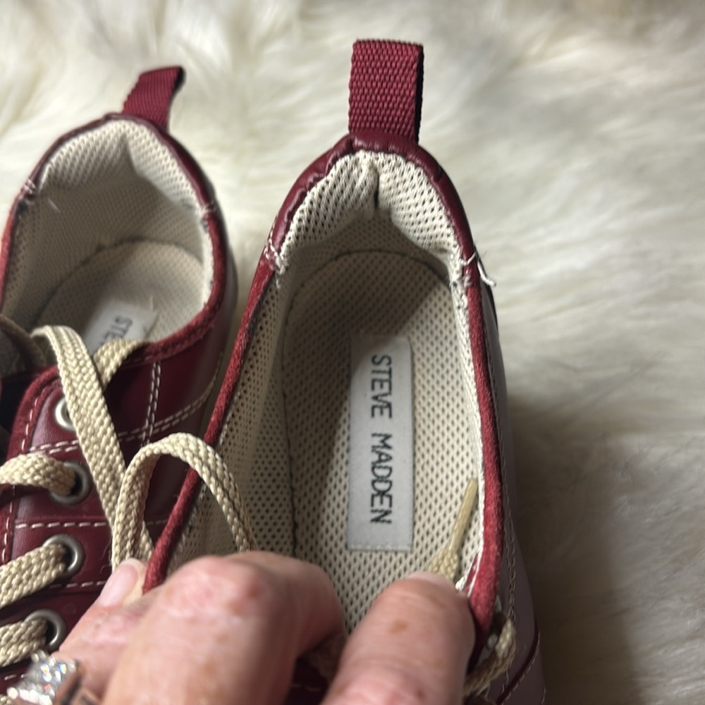 Steve Madden Snickers Red - Picture 5 of 7